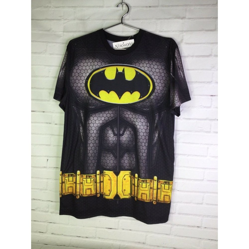 DC Comics Batman Licensed Adult T-Shirt With Cape Lightweight Black Men's Size M
